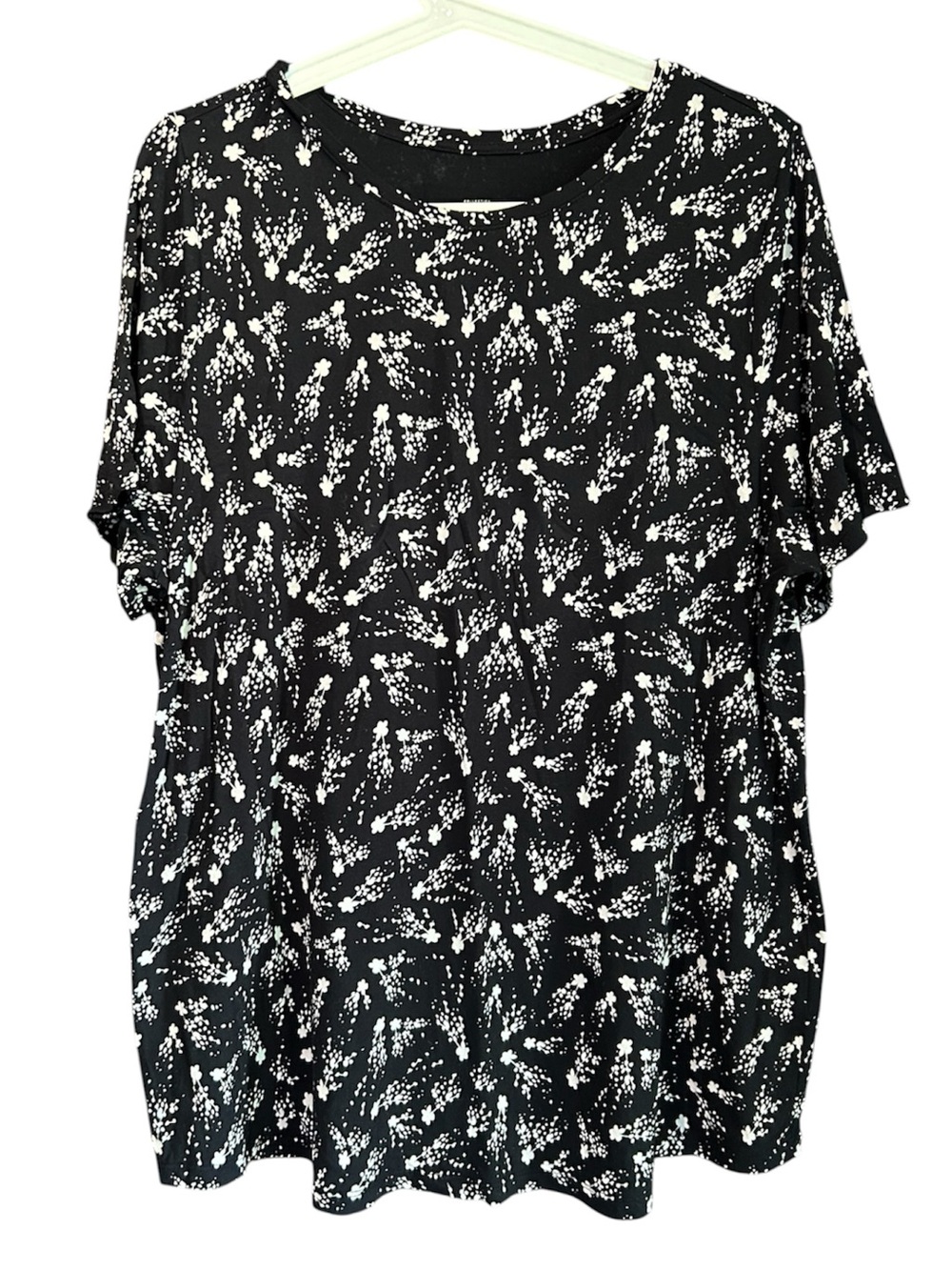 Michel Studio Black and White Floral-Print Short Sleeve Tee